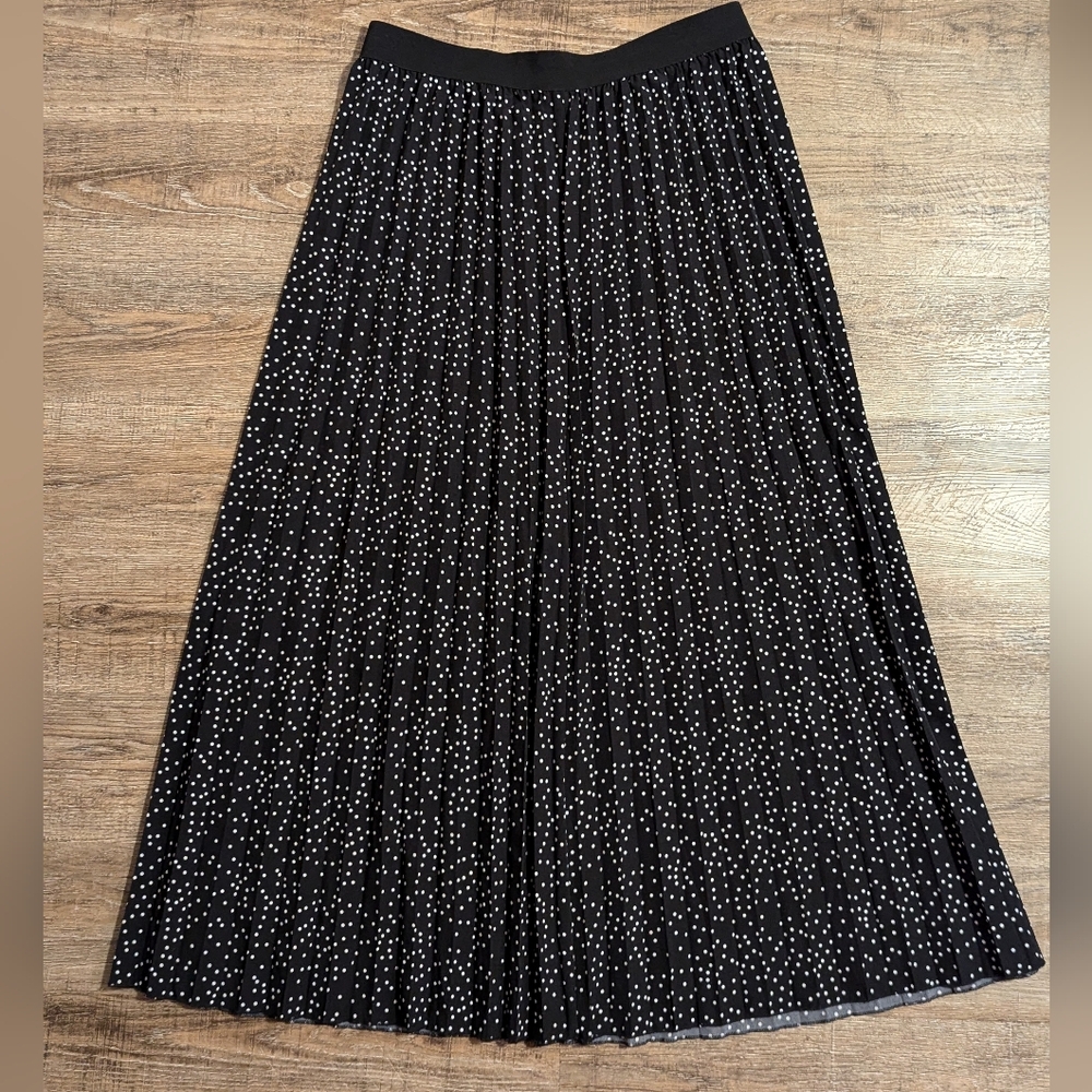Shein Curve| Black And White Polka Dot Pleated Skirt